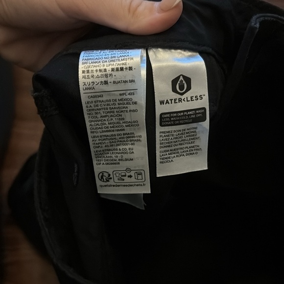 Black Levi’s Ribcage Shorts - Picture 3 of 4